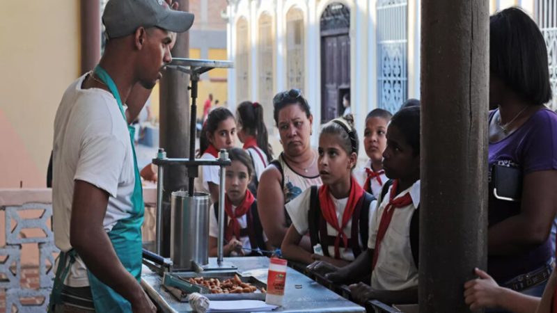 “بلومبرغ”: كوبا مهددة بنقص الغذاء جراء سياسة ترامب