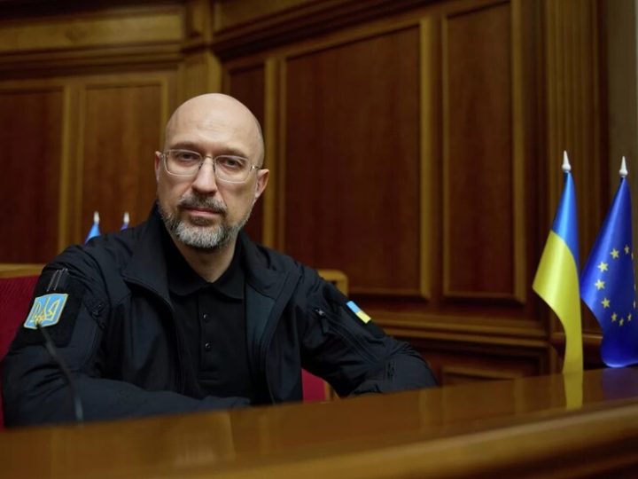 البرلمان الأوكراني يوافق على إقالة وزير الدفاع شميغال