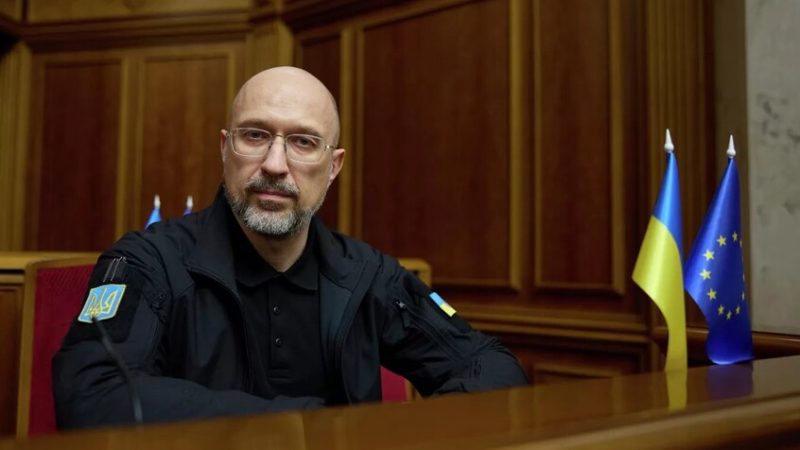 البرلمان الأوكراني يوافق على إقالة وزير الدفاع شميغال