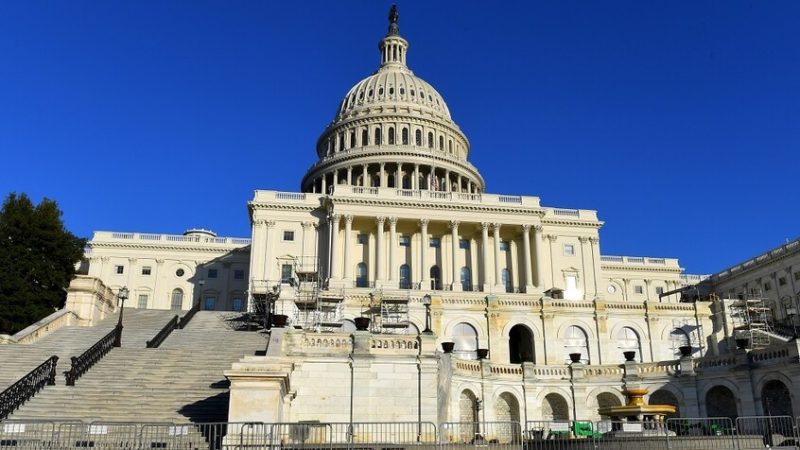 اعتقال موظف سابق بالكونغرس الأمريكي لسرقته 240 هاتفا نقالا وبيعها