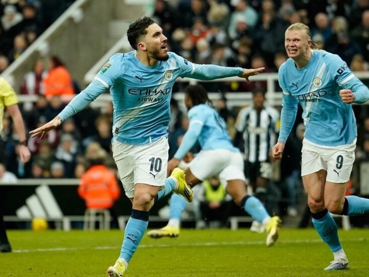 مانشستر سيتي يقترب من نهائي كأس الرابطة (فيديو)