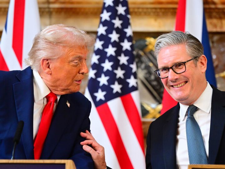 “تلغراف”: ترامب يعتزم عرض مقعد في “مجلس السلام” الخاص بقطاع غزة على ستارمر