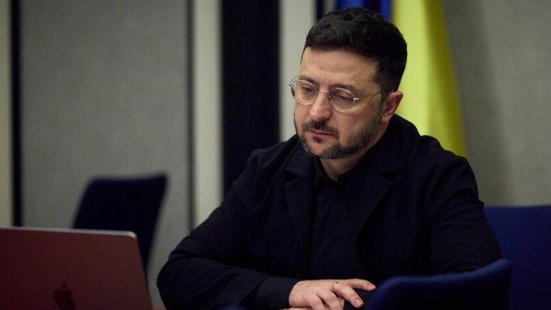زيلينسكي يشتكي ويطلب المزيد من التمويل