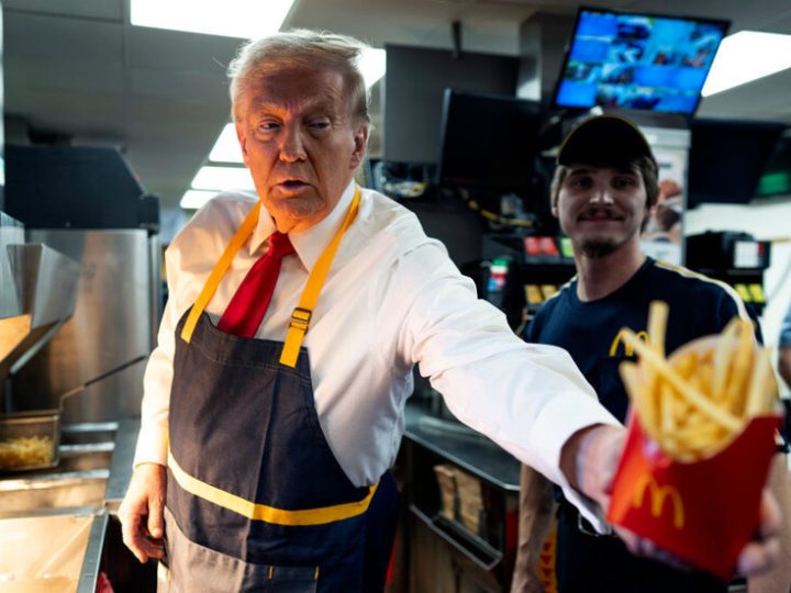 وزير الصحة الأمريكي: لا أعرف كيف لا يزال ترامب على قيد الحياة (فيديو)