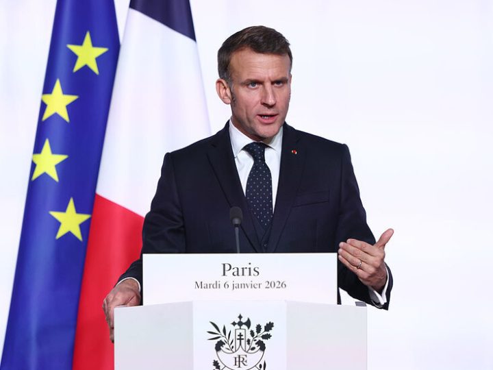 ماكرون يحذر من تبعات “غير مسبوقة” في حال انتهاك سيادة غرينلاند