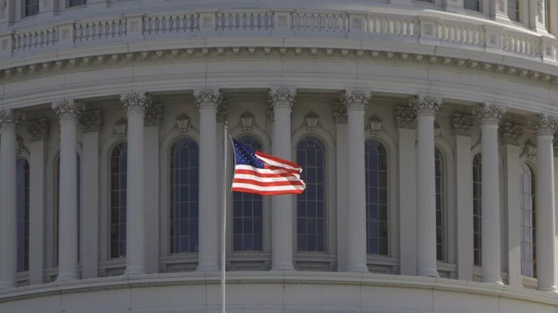 فتح تحقيق ضد سيناتورة ديمقراطية حثت العسكريين على رفض أوامر ترامب