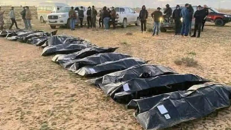 ليبيا.. مقبرة جماعية لضحايا الاتجار بالبشر في إجدابيا تكشف جريمة قتل بحق 21 مهاجرا