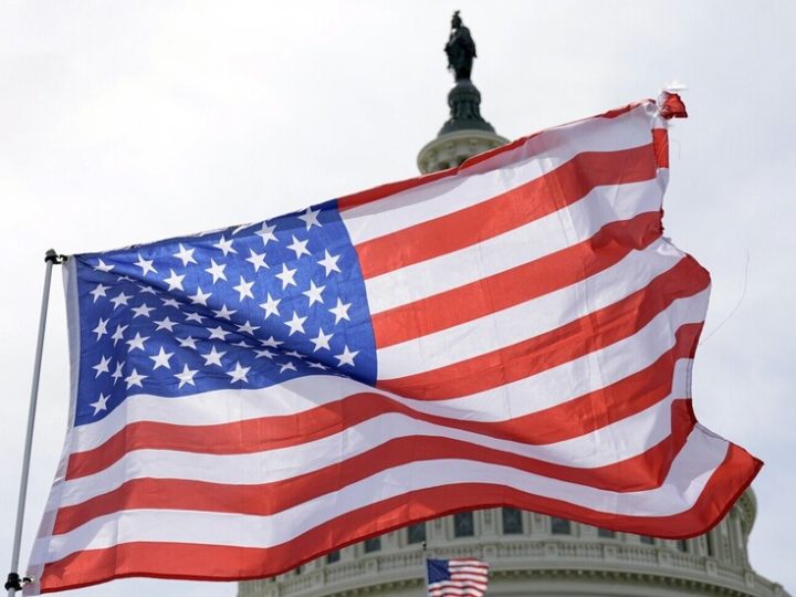 “فوكس نيوز” تصحح معلوماتها: الحظر الأمريكي يستهدف تأشيرات الهجرة فقط وليس كافة التأشيرات