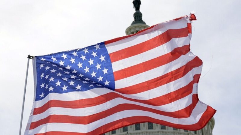 “فوكس نيوز” تصحح معلوماتها: الحظر الأمريكي يستهدف تأشيرات الهجرة فقط وليس كافة التأشيرات