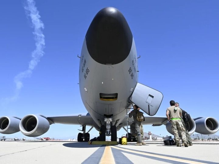 وسائل إعلام: 6 طائرات تزويد بالوقود أقلعت من قاعدة العديد الجوية في قطر (صور)