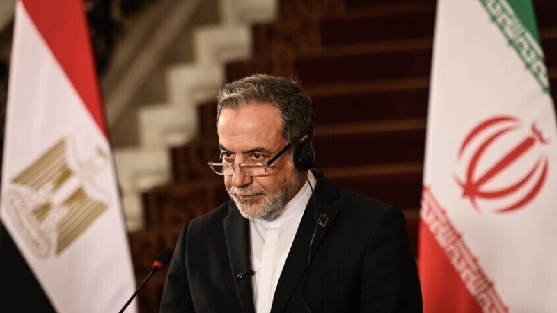 وزير الخارجية الإيراني يؤكد أن الاضطرابات أسفرت عن عدد كبير من الضحايا