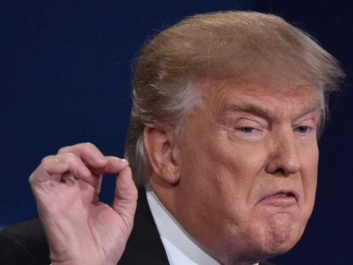 إعلام أمريكي: ترامب يفضل توجيه ضربة خاطفة لإيران