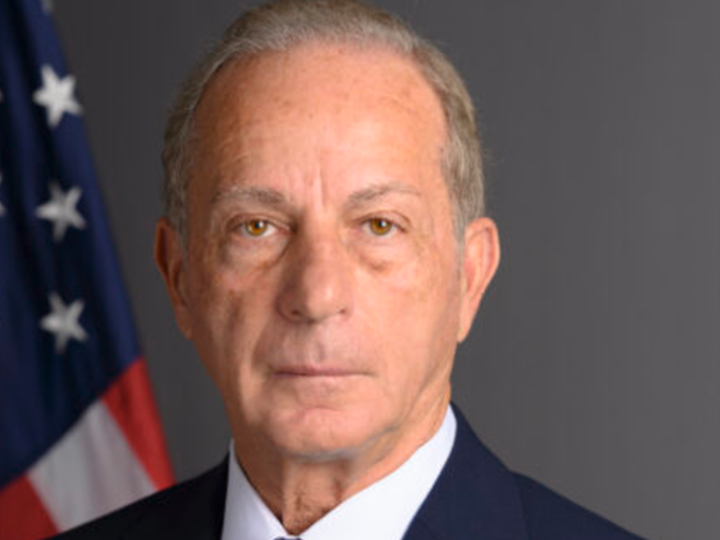 السفير الأمريكي: لدي “قصة مع الفقر” في مرفأ بيروت