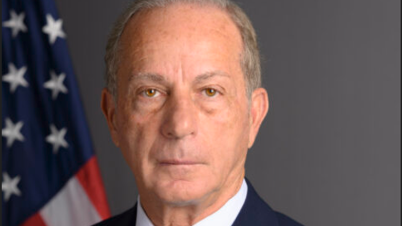 السفير الأمريكي: لدي “قصة مع الفقر” في مرفأ بيروت