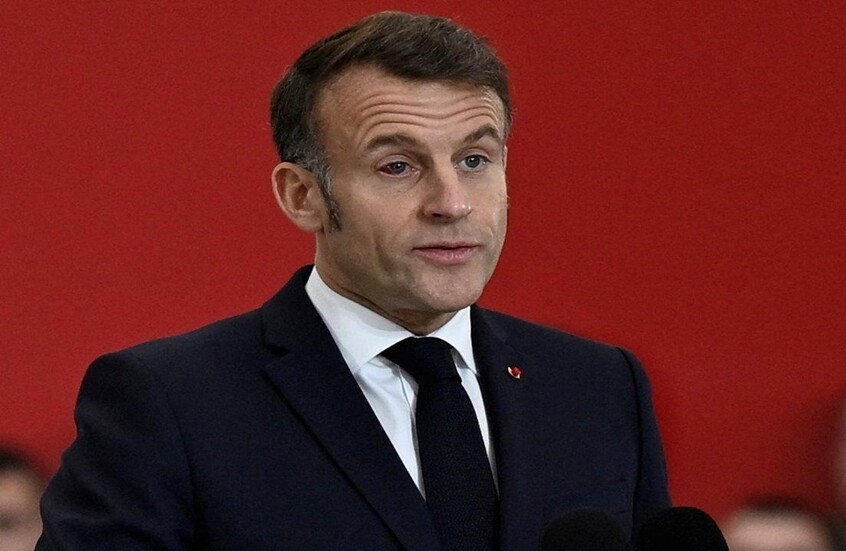 الإليزيه يوضح سبب احتقان عين ماكرون: “وعاء دموي انفجر”