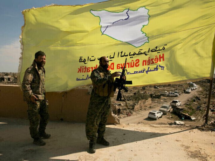 “قسد” تنفي منع المدنيين من النزوح من مدينة دير حافر