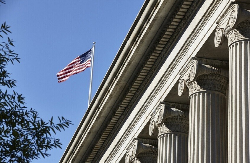 أبرزهم لاريجاني.. الخزانة الأمريكية تفرض عقوبات على مسؤولين إيرانيين بتهمة “قمع” الاحتجاجات