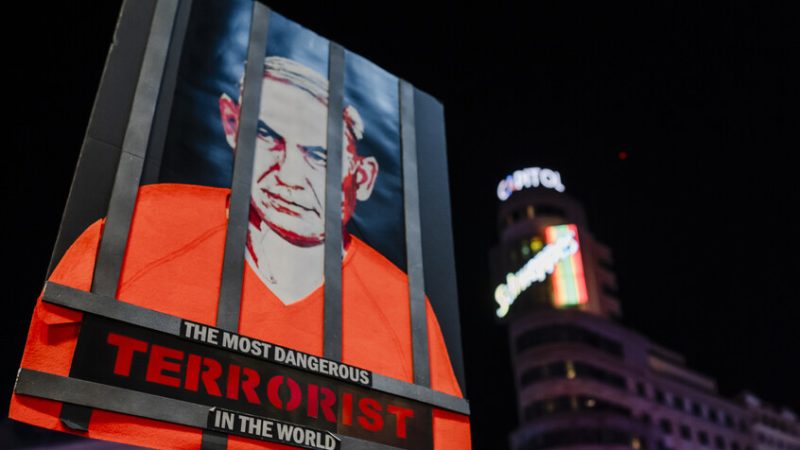 صديق نتنياهو الأقرب يكشف التحول الهستيري في شخصيته وسلوكه: انهيار أخلاقي يقود إسرائيل للخراب والدمار