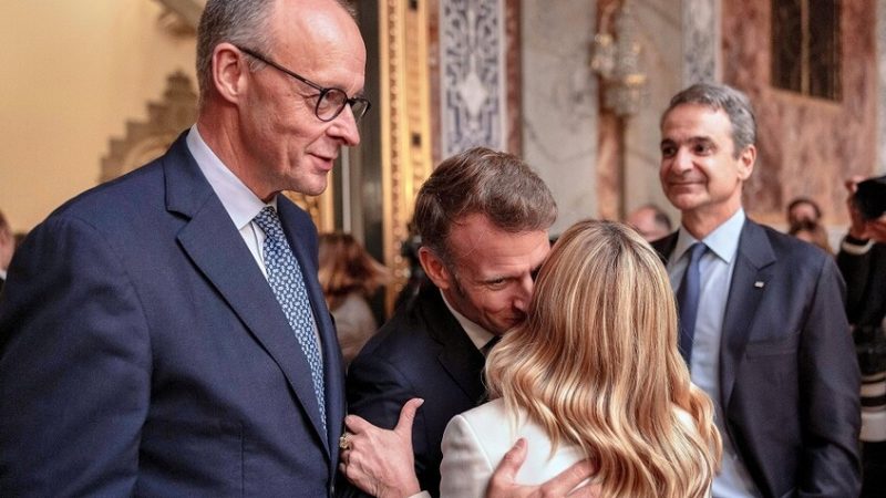 لندن تعارض مساعي باريس وروما لاستئناف الحوار مع موسكو