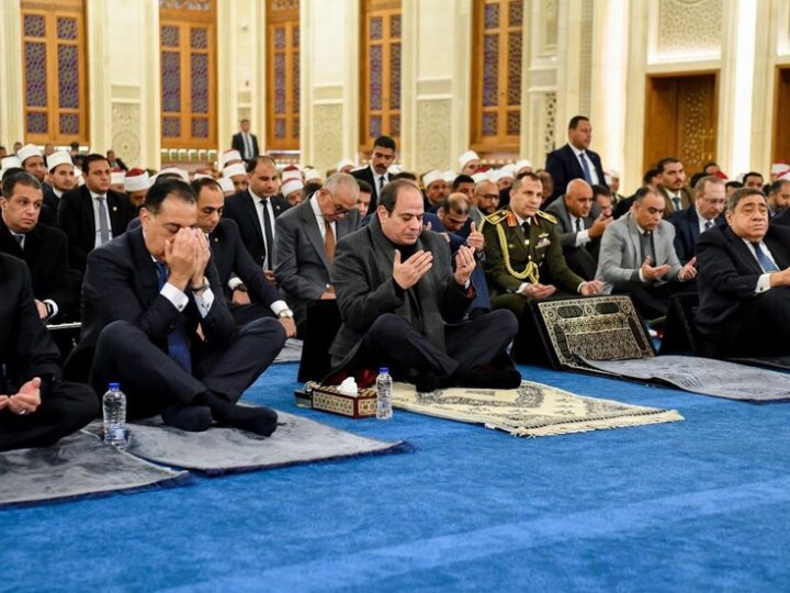 بمشاركة السيسي.. مصر تفتتح 48 مسجدا في يوم واحد وتكشف عن إحصائيات ضخمة (صور)