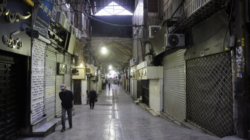 رويترز نقلا عن سكان ومنظمة حقوقية: تراجع الاحتجاجات في إيران