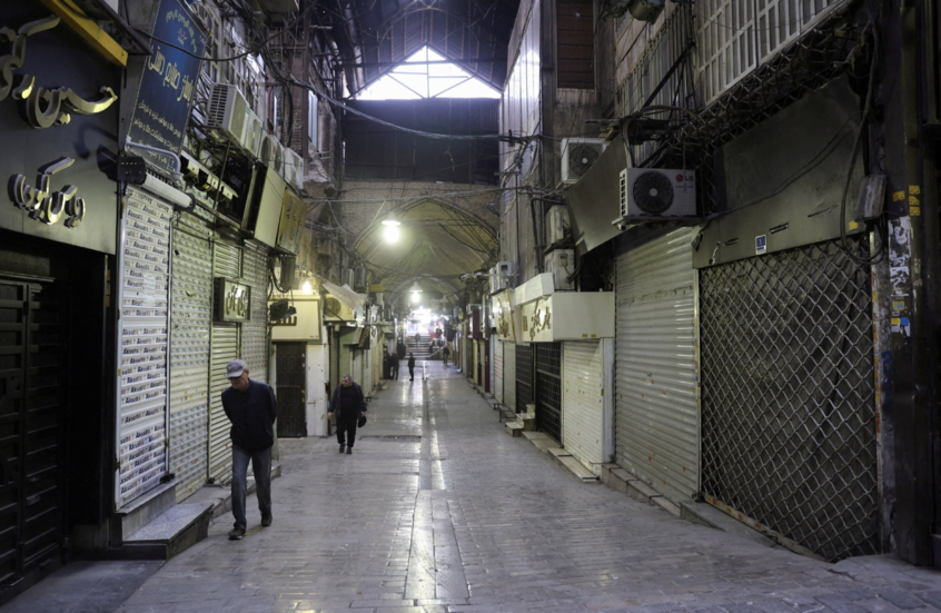 رويترز نقلا عن سكان ومنظمة حقوقية: تراجع الاحتجاجات في إيران