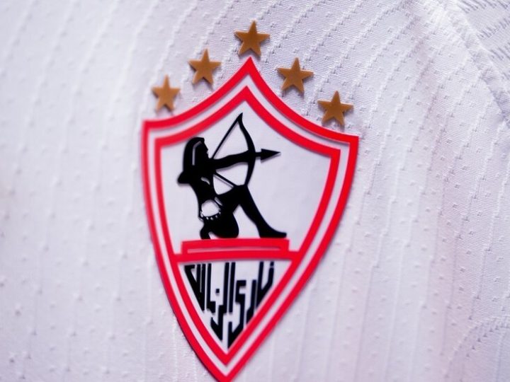 مشجع وحيد يحضر مباراة الزمالك.. ورد فعل من جون إدوارد (فيديو)