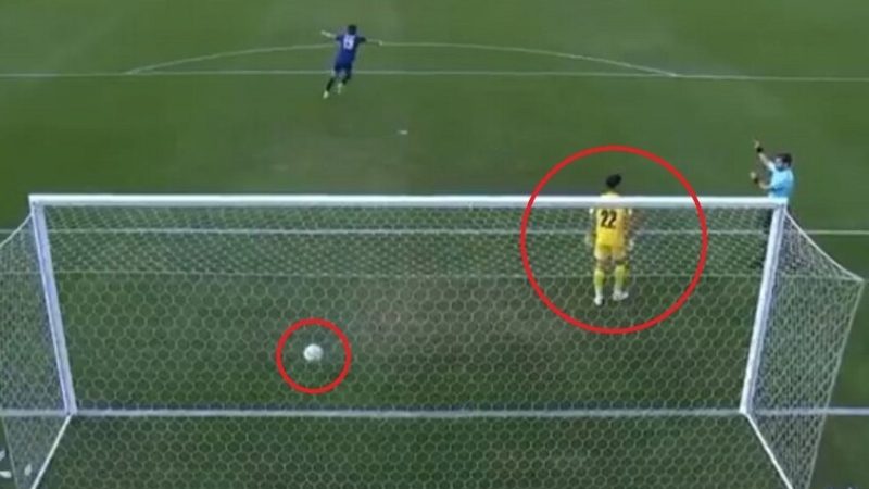 “طارت في الهواء”.. حارس مرمى الأردن يتفاجأ بهدف غريب بعد تصديه لركلة ترجيحية  (فيديو)