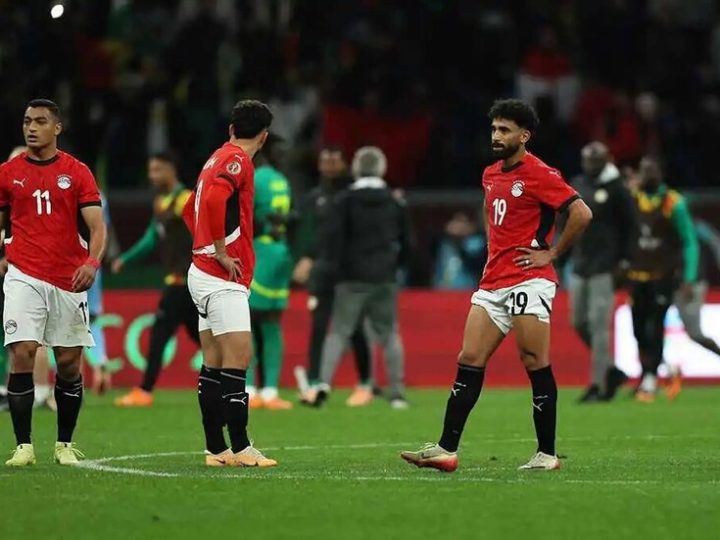 ضربة موجعة للمنتخب المصري.. “كاف” يعلن إيقاف ثنائي منتخب مصر أمام نيجيريا في كأس أمم إفريقيا