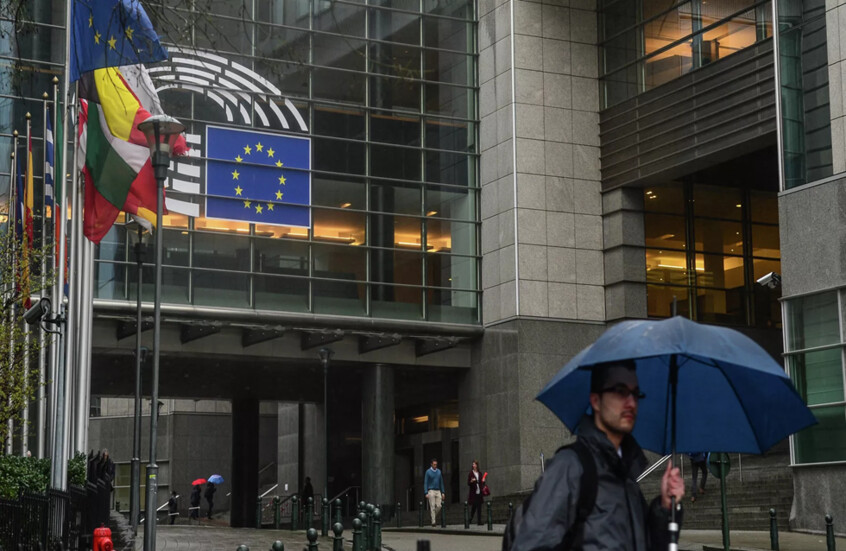 “فاينانشال تايمز”: الاتحاد الأوروبي يستعد لحظر تدريجي على المعدات الصينية في البنية التحتية الحيوية