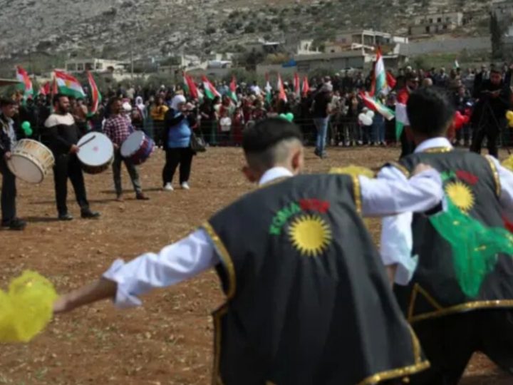 بين الترحيب والتحفظ.. هكذا تفاعل السوريون مع مرسوم الشرع حول حقوق الأكراد في سوريا