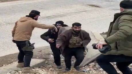 مقاطع مصورة توثّق انشقاق عناصر من “قسد” وتسليم أنفسهم للجيش السوري