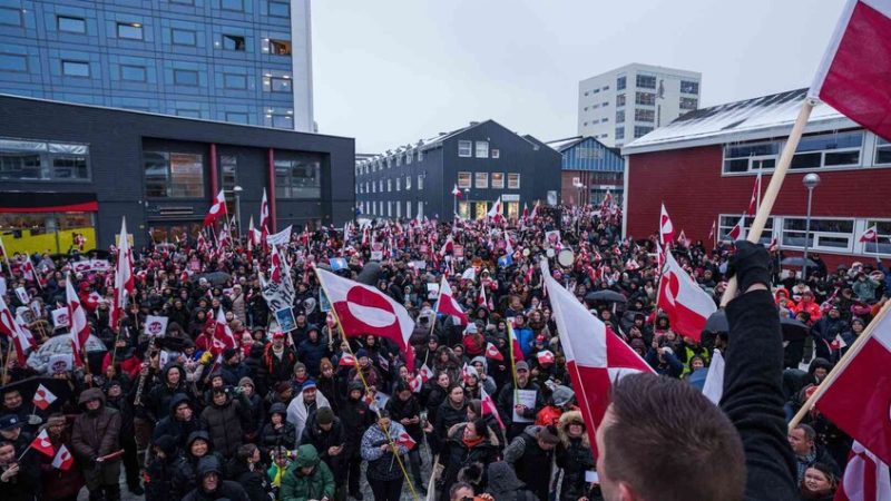 مسؤول استخباراتي أمريكي سابق: خطوات ترامب بشأن غرينلاند ستدمر حلف الناتو وهو “جاد تماما”