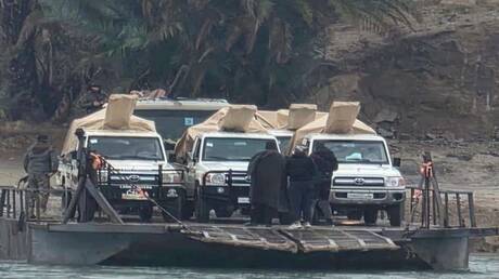 منصات تتداول فيديوهات عبور الجيش السوري إلى الضفة الشرقية لنهر الفرات الواقعة تحت سيطرة “قسد”