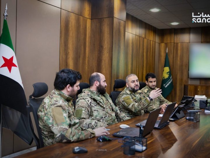 وزير الدفاع السوري يشيد بانضباط وتضحيات الجيش ويتفقد تطبيق وقف إطلاق النار مع “قسد”