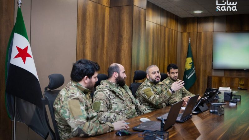 وزير الدفاع السوري يشيد بانضباط وتضحيات الجيش ويتفقد تطبيق وقف إطلاق النار مع “قسد”
