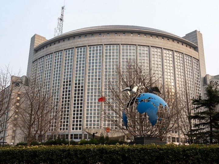 بكين تطالب واشنطن بعدم تضخيم “التهديد الصيني” لتبرير غاياتها في غرينلاند