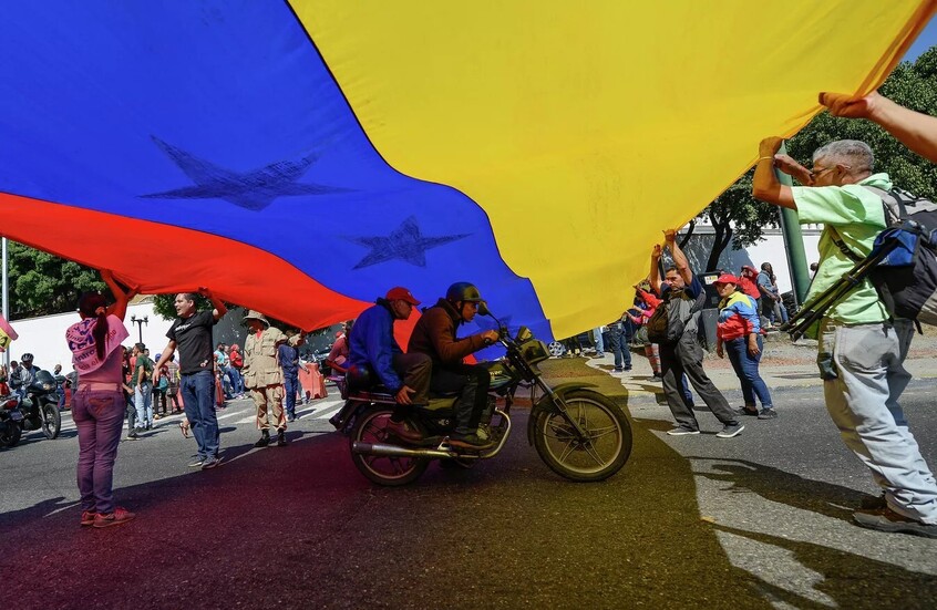 مسؤول أمريكي: نحن في “حرب نشطة” مع فنزويلا للسيطرة على نفطها