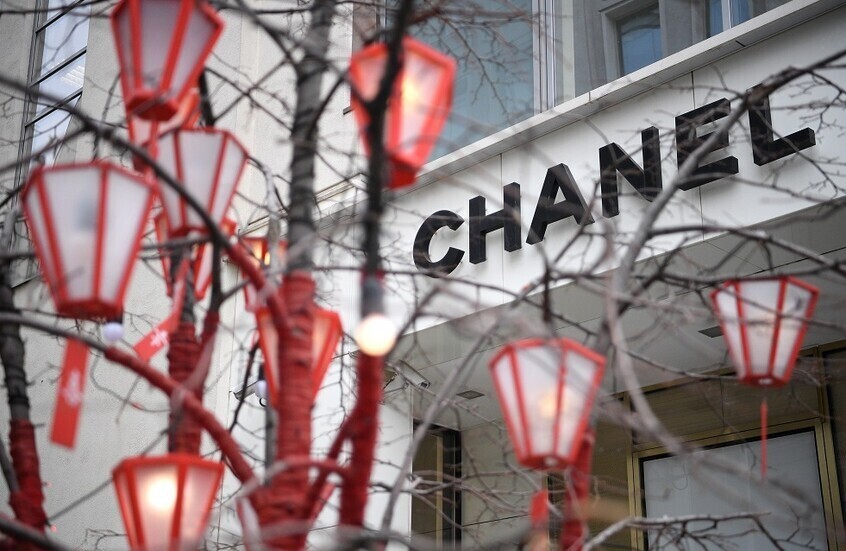 “شانيل” تطلب إعادة تسجيل علامتها التجارية في روسيا