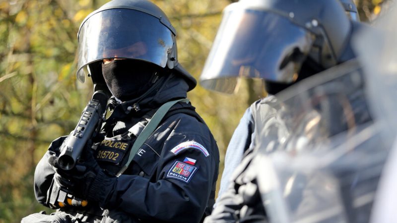 مقتل شخص وإصابة 4 في إطلاق نار عند مجلس بلدي في التشيك