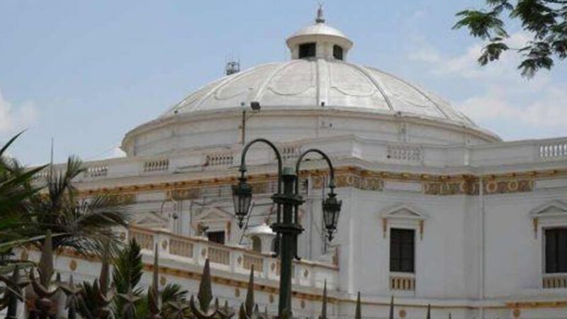 نائب مصري يشعل أزمة بمخالفة دستورية تحت قبة البرلمان