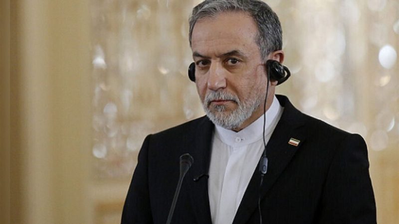 منتدى الاقتصاد العالمي يستبعد وزير الخارجية الإيراني من قمة دافوس