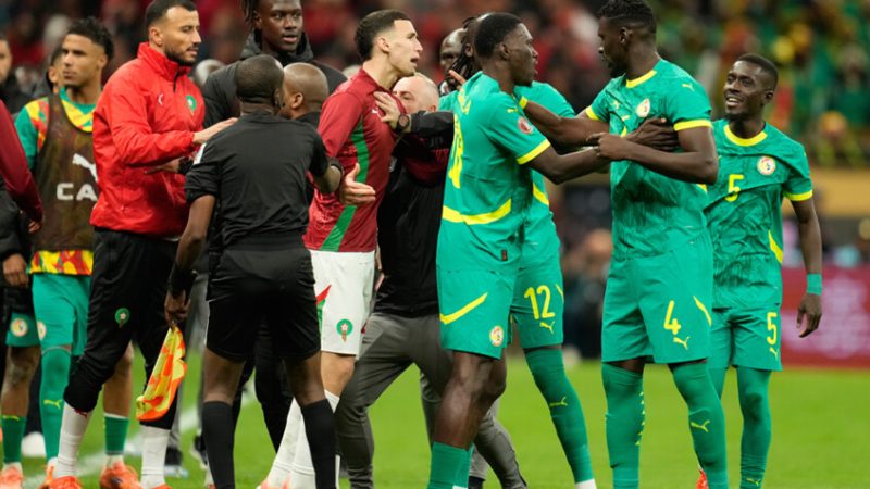 وفقا للوائح “الكاف”.. السنغال خرقت قانونا كان يستوجب إعلان خسارتها تلقائيا