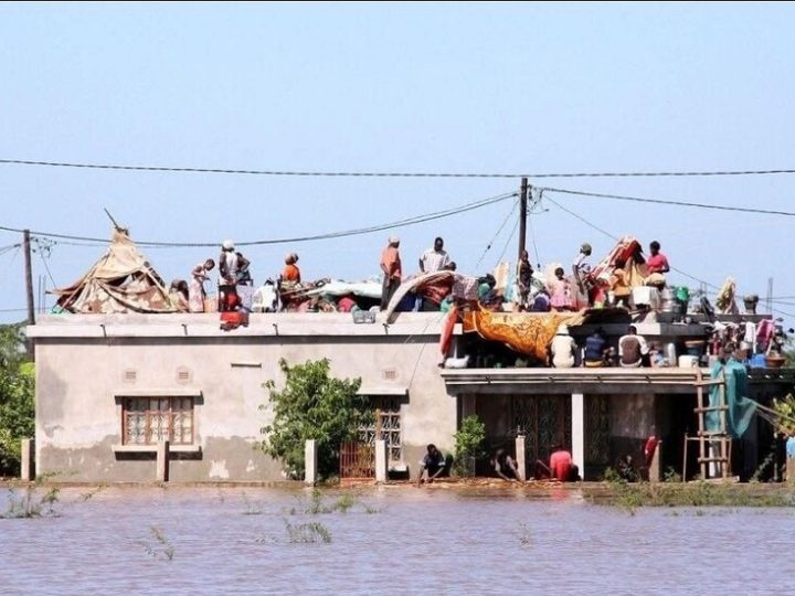 فيضانات عارمة في موزامبيق تُجبر الآلاف على النزوح  (صور+فيديو)