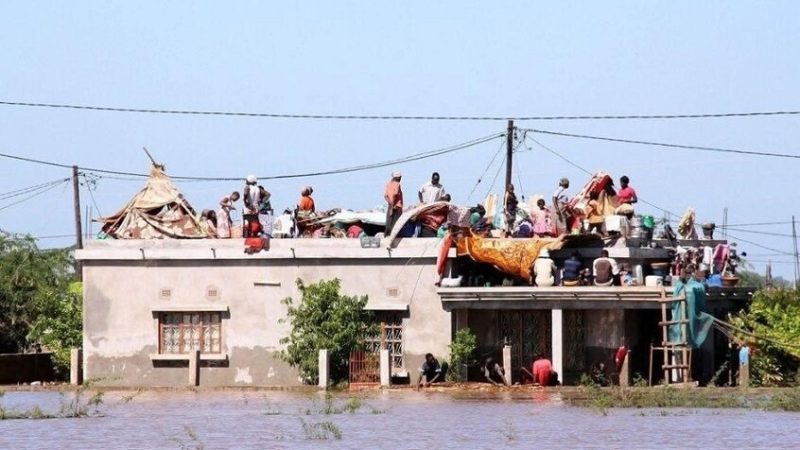 فيضانات عارمة في موزامبيق تُجبر الآلاف على النزوح  (صور+فيديو)