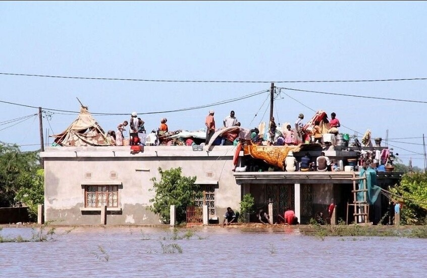 فيضانات عارمة في موزامبيق تُجبر الآلاف على النزوح  (صور+فيديو)