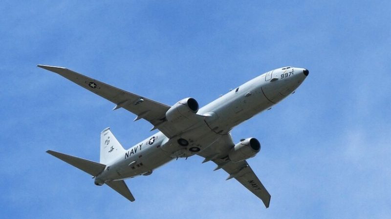 طائرة استطلاع تابعة للبحرية الأمريكية تحلق باتجاه سوتشي