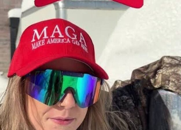 قبعات ساخرة في غرينلاند والدنمارك: “اجعل أمريكا تغادر!” ردا على أشهر شعارات ترامب (صور)