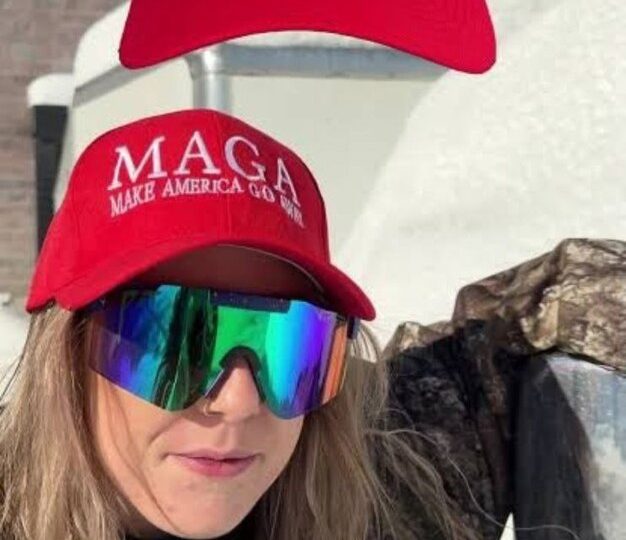 قبعات ساخرة في غرينلاند والدنمارك: “اجعل أمريكا تغادر!” ردا على أشهر شعارات ترامب (صور)