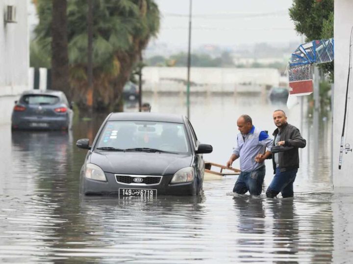 فيضانات وسيول جارفة تجتاح تونس.. تسجيل وفيات وتعليق الدراسة في كافة البلاد (فيديو)